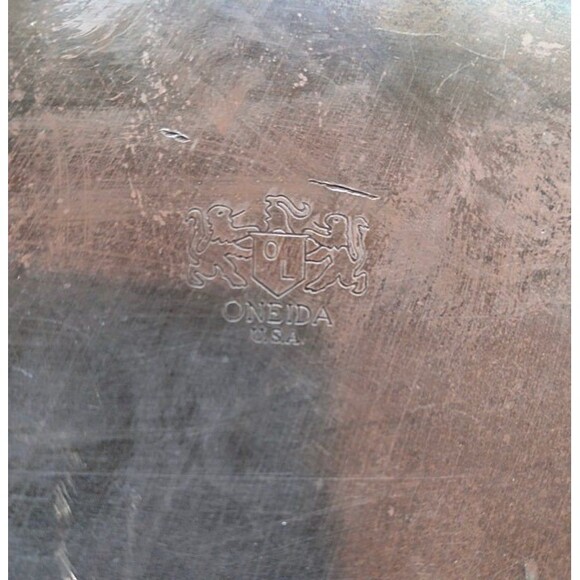 OL Oneida USA w/ 2 Lions Mark Round Vintage Silverplate Tray Floral Etching 15" - Picture 6 of 11